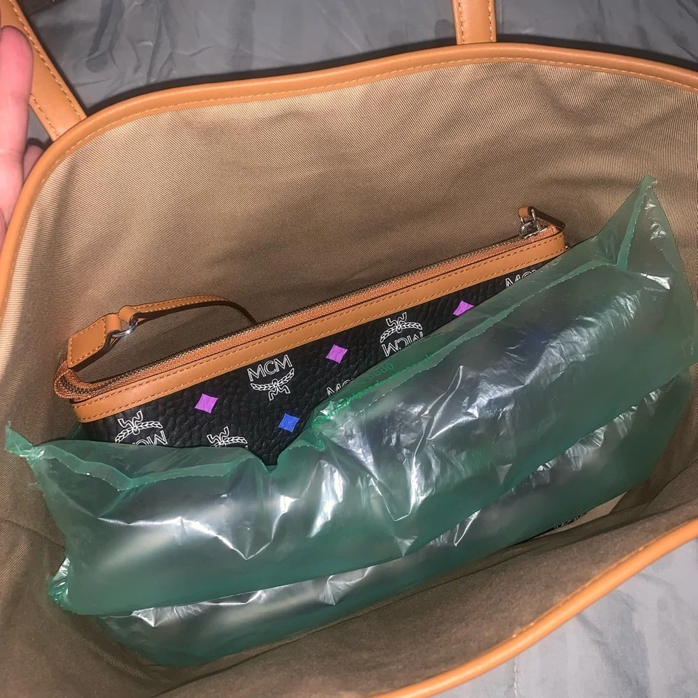 MCM medium shopper in Visettos - Picture 3 of 4